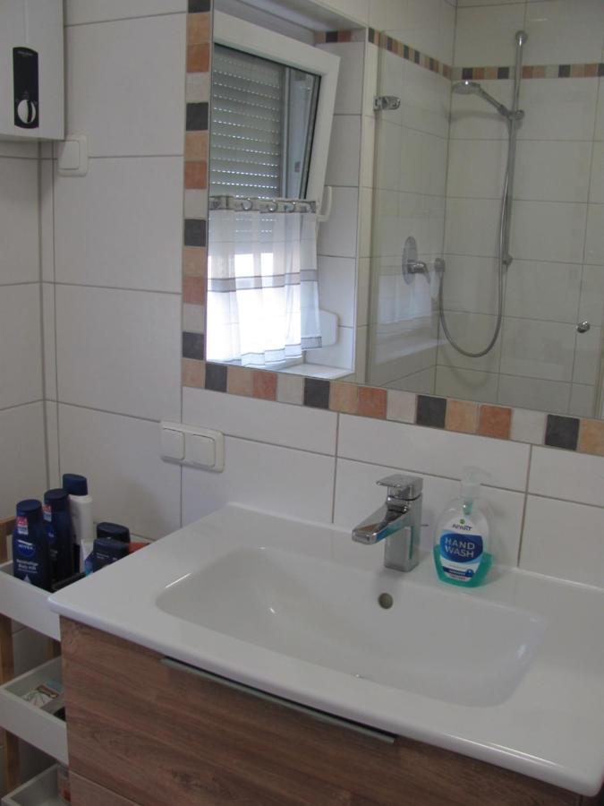#1Gemuetliches Ruhiges Sonniges Balkonzimmer Mit Gemeinschaftsbad W-Lan Airport Nah Late Night Check In Haus Nr 9,5 Trunkelsberg Экстерьер фото